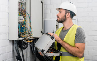 4 Advantages of Hiring a Reputable Electrical Contractor